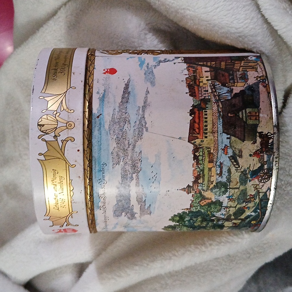 Candy tin